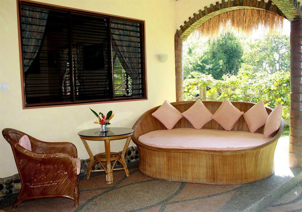 Aqua-Landia Resort Dauin Bagian luar foto