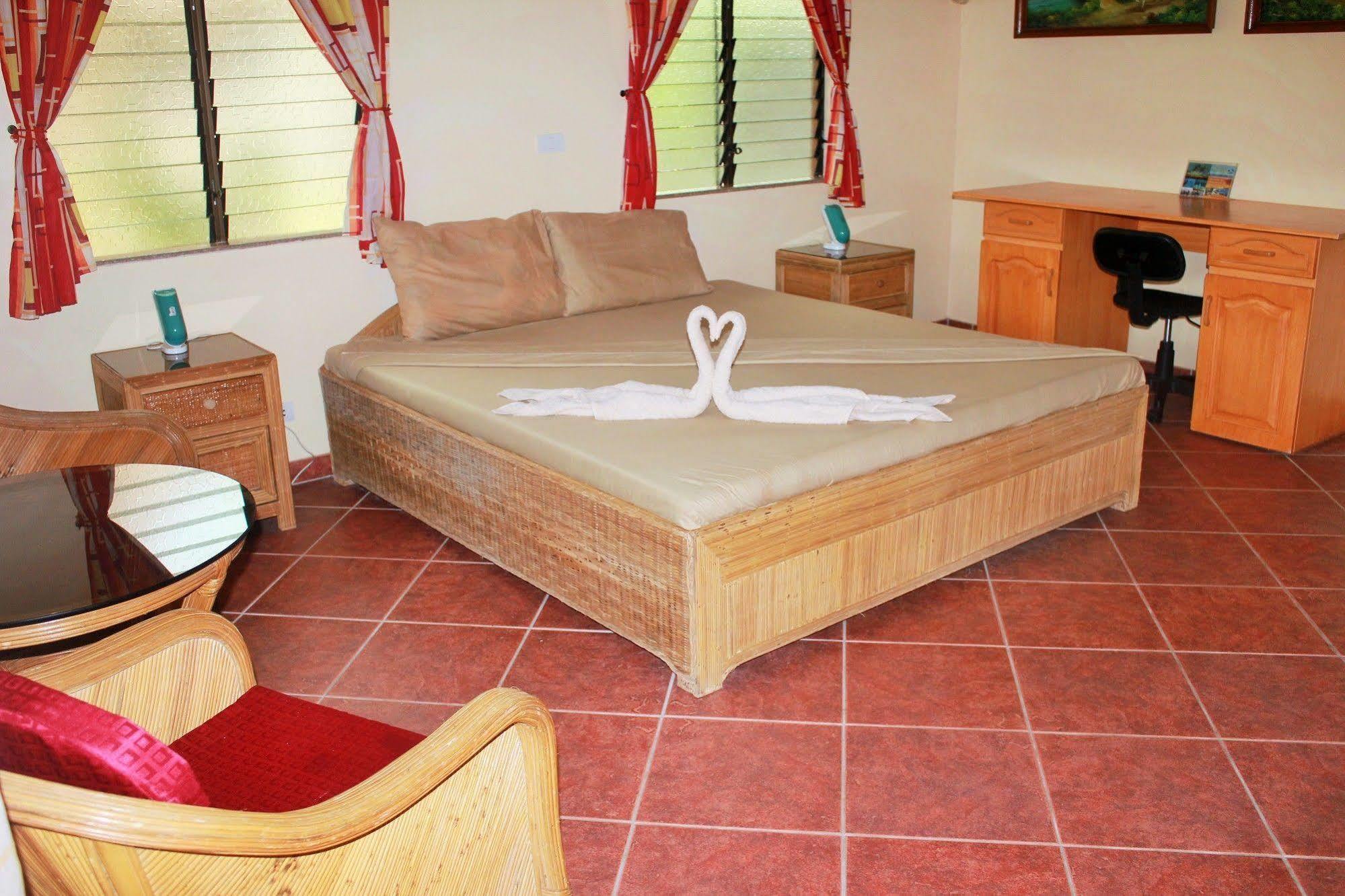 Aqua-Landia Resort Dauin Bagian luar foto