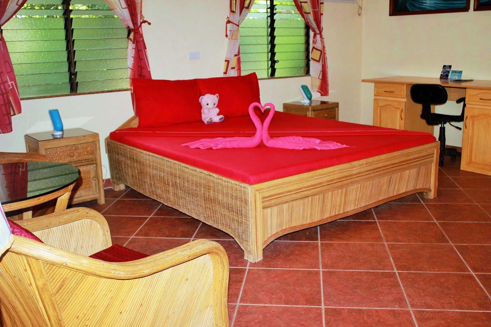 Aqua-Landia Resort Dauin Bagian luar foto